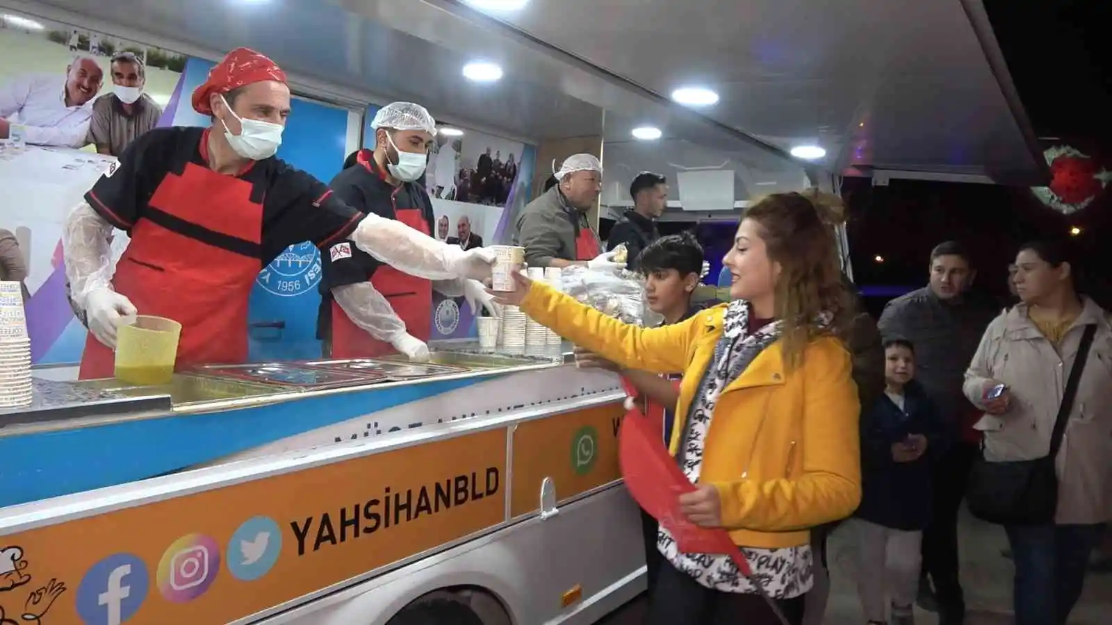 Bin metrelik Türk bayrağı açıldı: Vatandaşlar, Cumhuriyet Bayramı coşkusunu yaşadı
