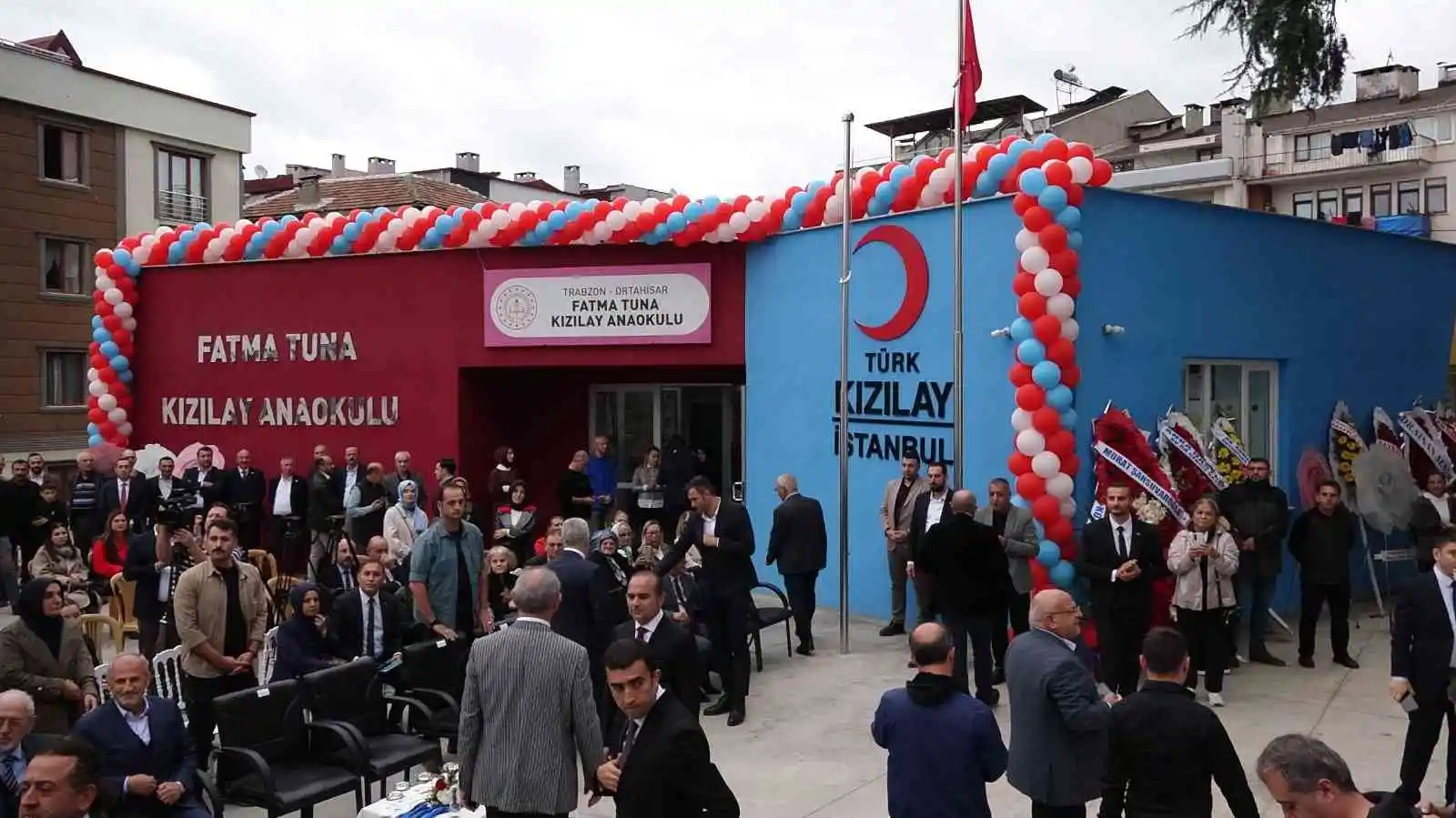 Binali Yıldırım, Trabzon’da anaokulu açılışına katıldı