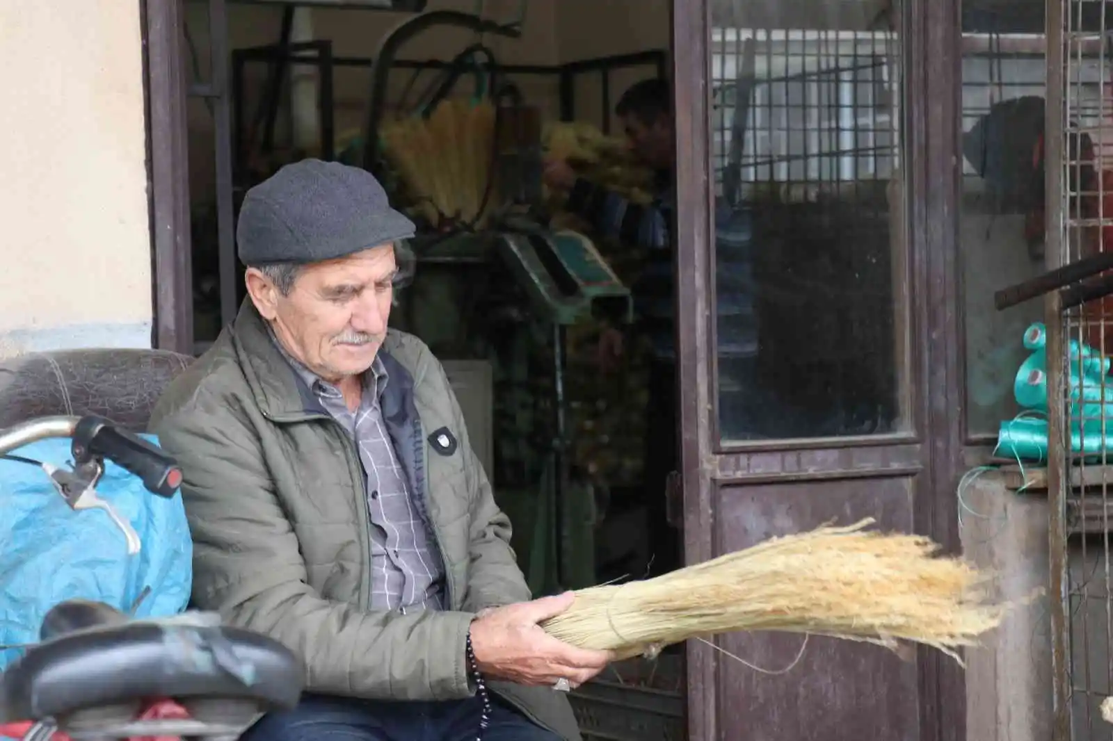 Binbir emekle üretiliyor, 50 liraya satılıyor
