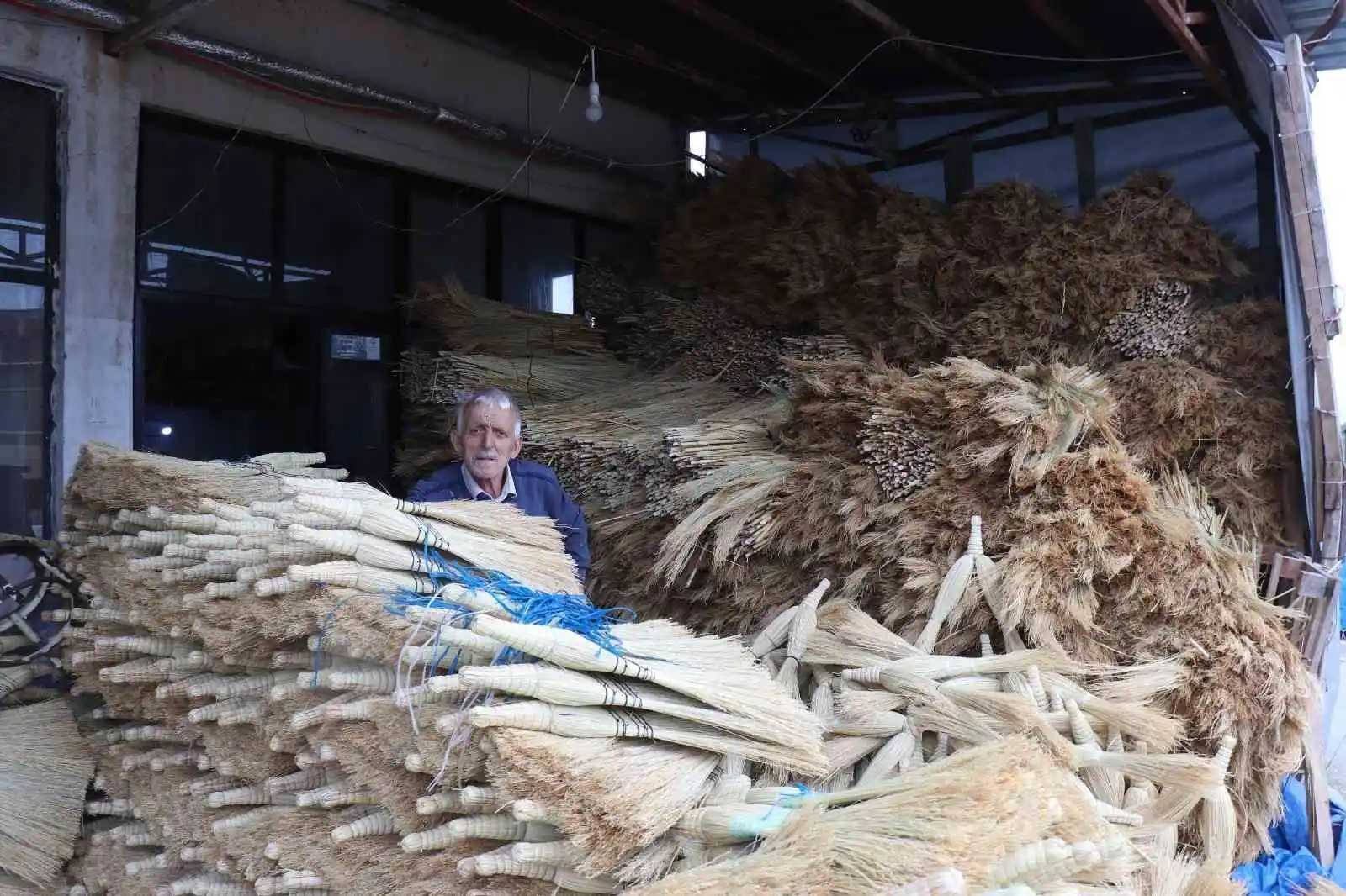 Binbir emekle üretiliyor, 50 liraya satılıyor
