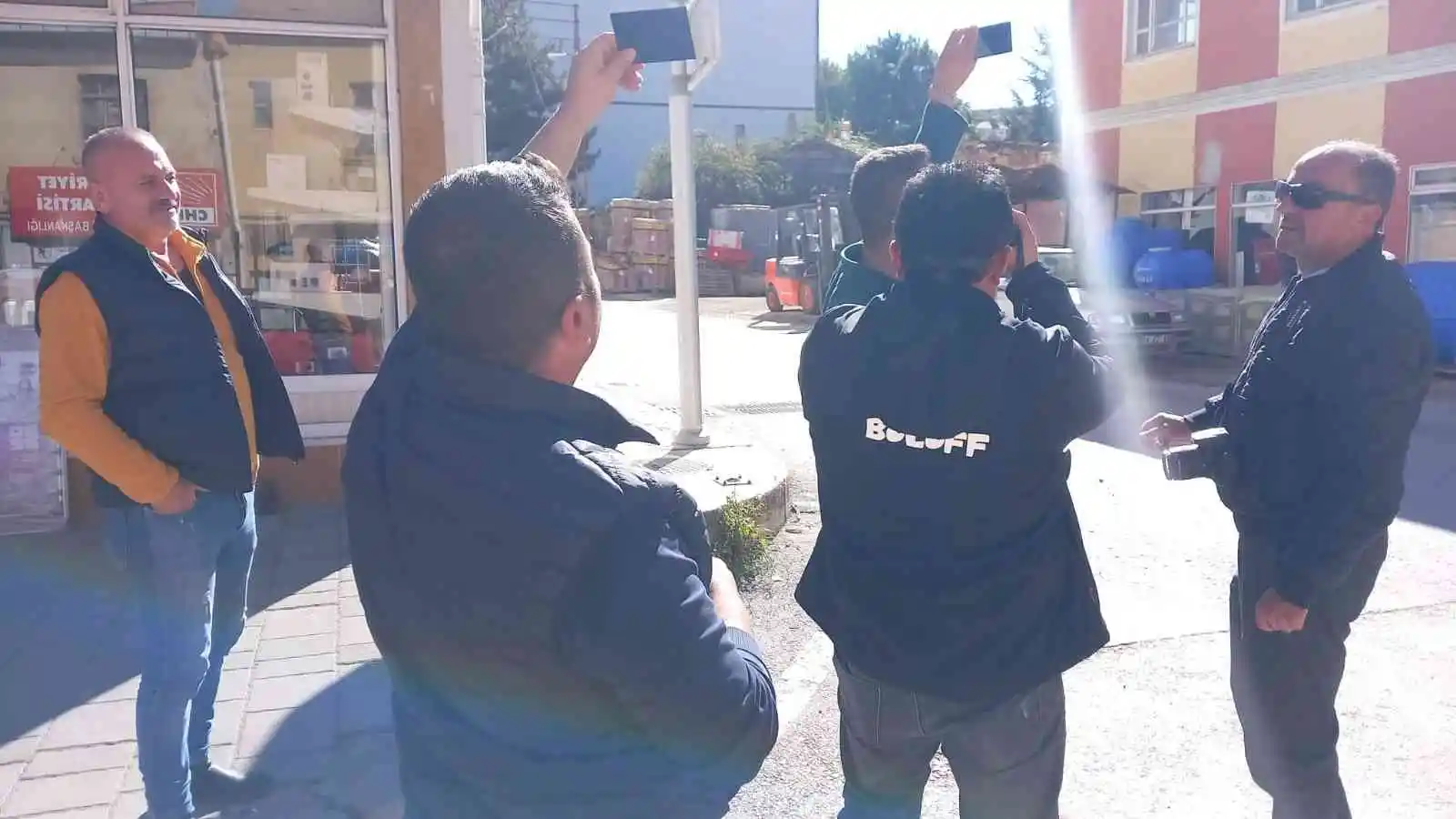 Bolu’da vatandaşlar güneş tutulmasını meraklı gözlerle izledi