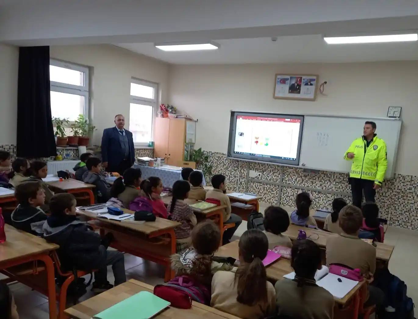Bolvadin'de öğrencilere trafik eğitimi verildi
