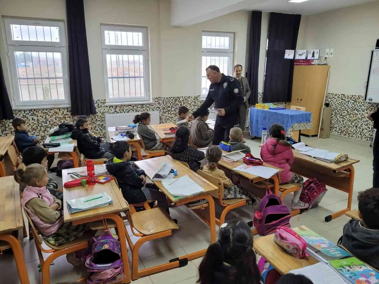 Bolvadin’de öğrencilere trafik eğitimi verildi
