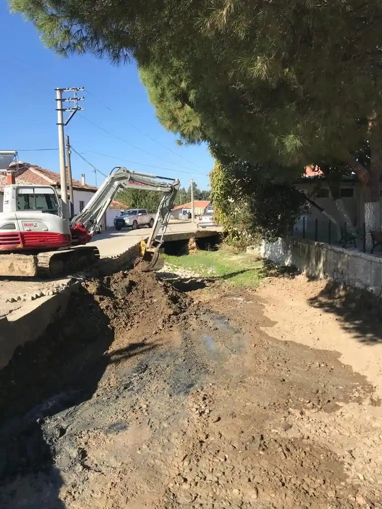 Börezli Deresi’nden bin 500 ton balçık ve çöp çıktı