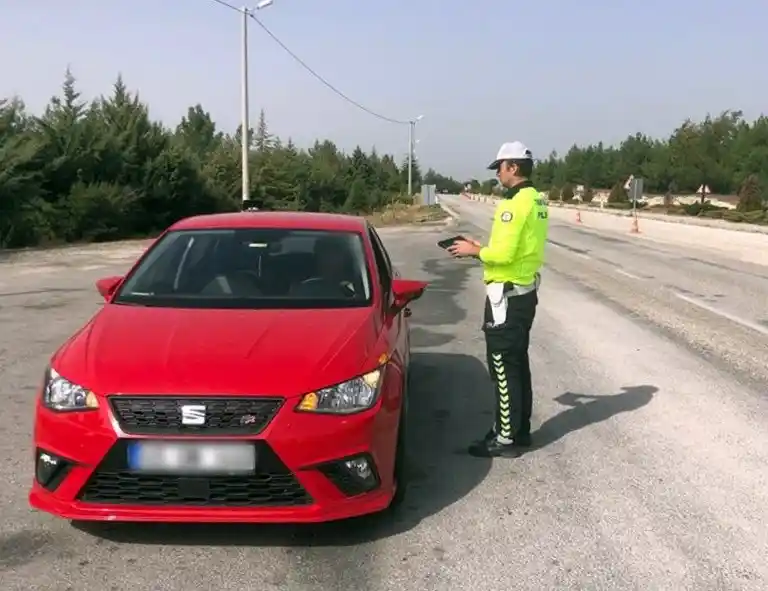 Burdur’da trafik denetiminde sürücülere ceza yağdı