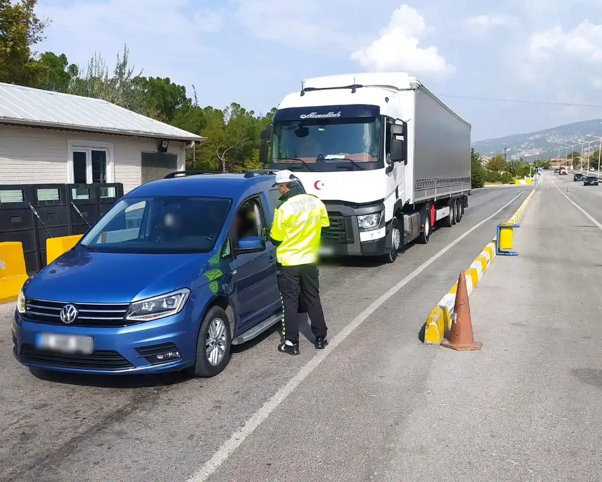 Burdur’da trafik denetiminde sürücülere ceza yağdı