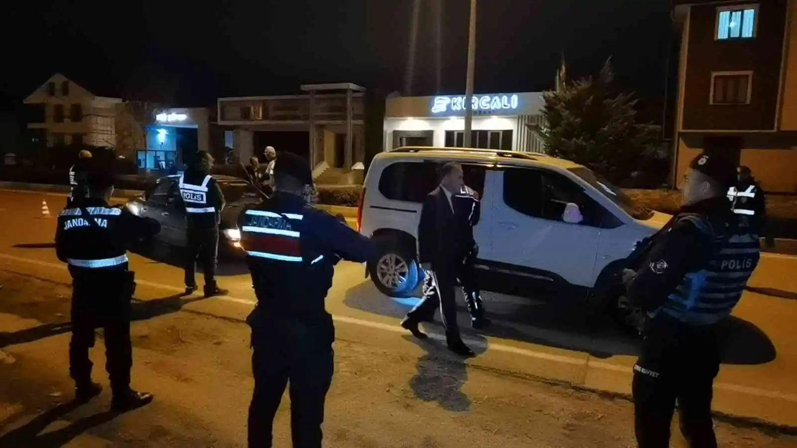 Bursa’da 200 polis ve jandarma ile huzur uygulaması