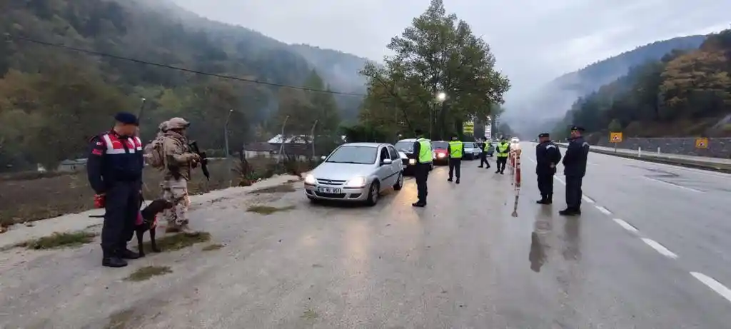 Bursa'da 379 jandarma ile 'Huzur Güven Uygulaması'