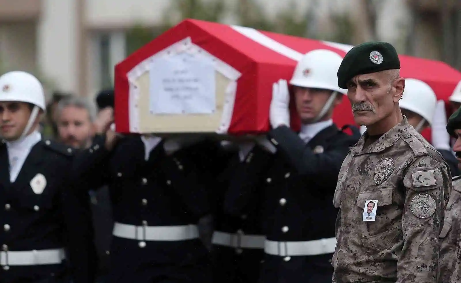 Bursa'da aile içi şiddet oalyına müdahale ederken şehit olan polis memuru için tören düzenlendi