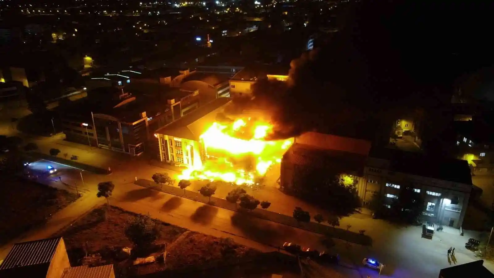 Bursa’da et deposunda çıkan yangın 3 saatte söndürüldü
