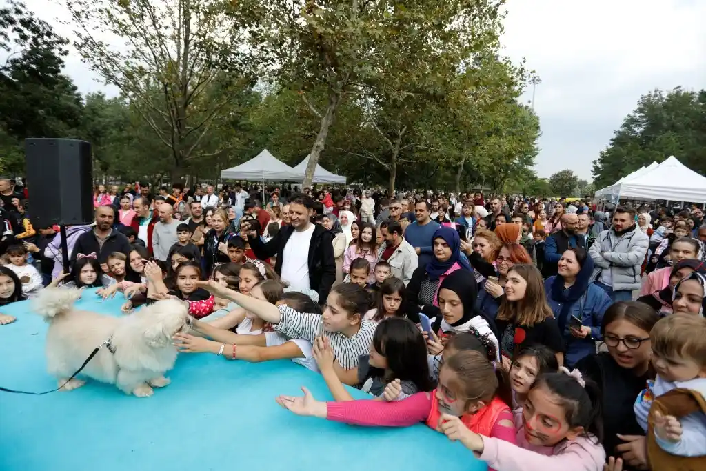 Bursa’da kedi ve köpekler podyumu süsledi
