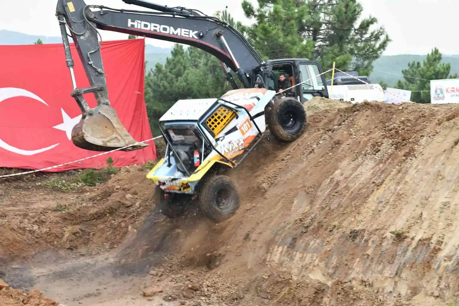 Bursa’da offroad yarışları nefesleri kesti
