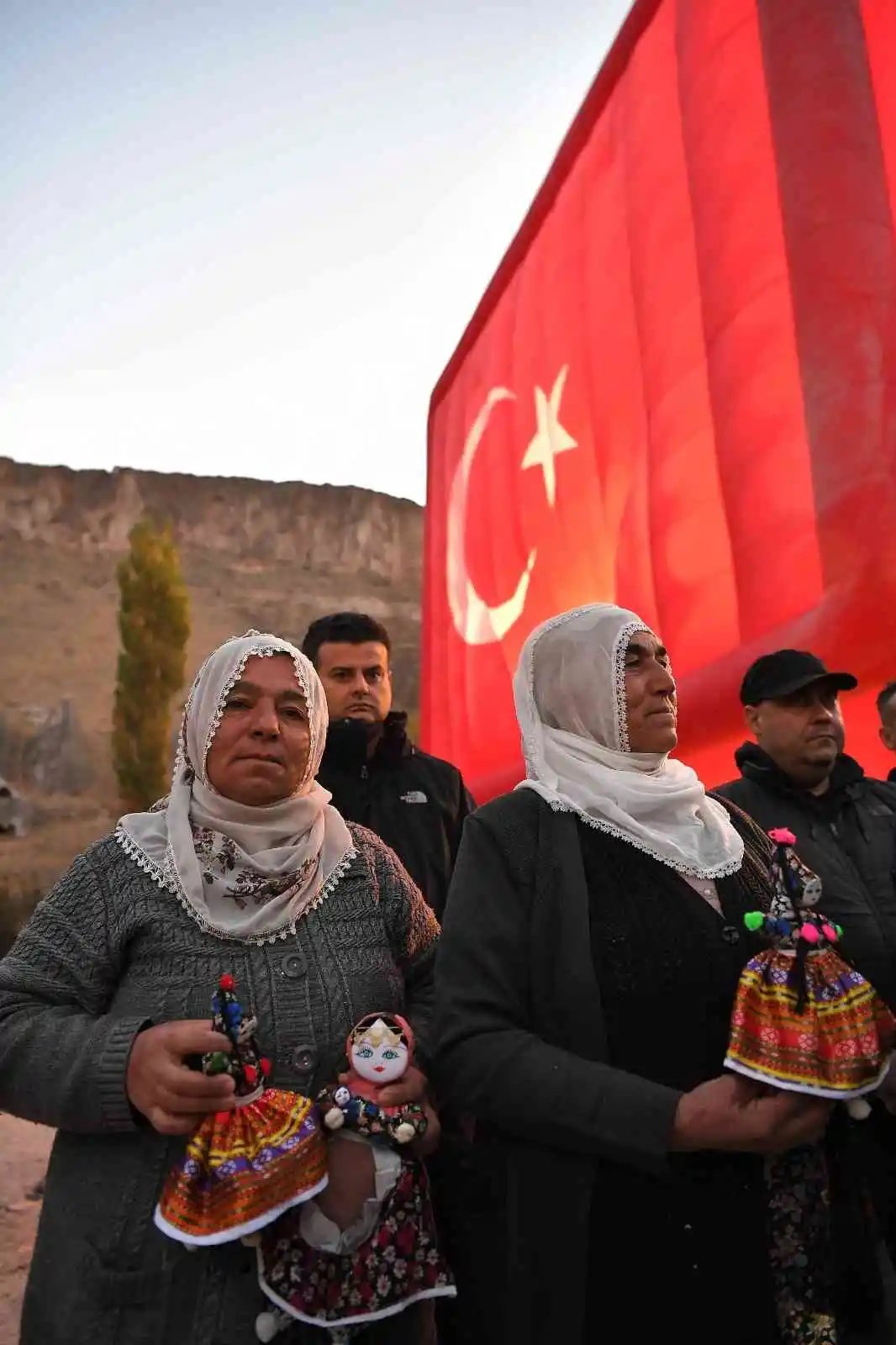 Büyükkılıç’tan Soğanlı Vadisi’nde bez bebek satışı yapan kadınlarla Fransızca sohbet