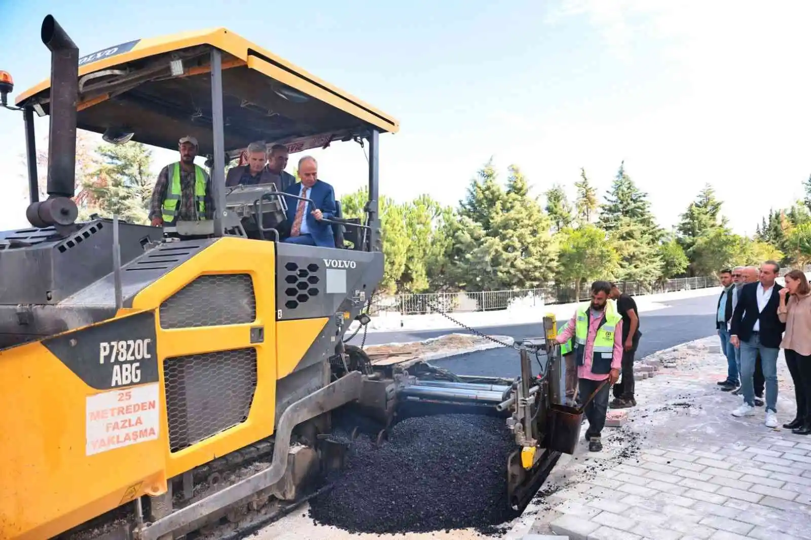 Büyükşehir, Acıpayam'da hizmetlerini sürdürüyor
