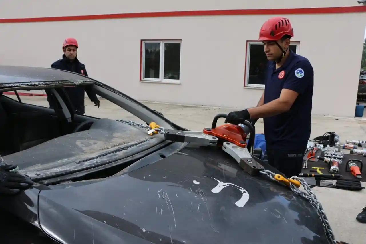 Büyükşehir'in kurtarma timleri eğitimlerini sürdürüyor