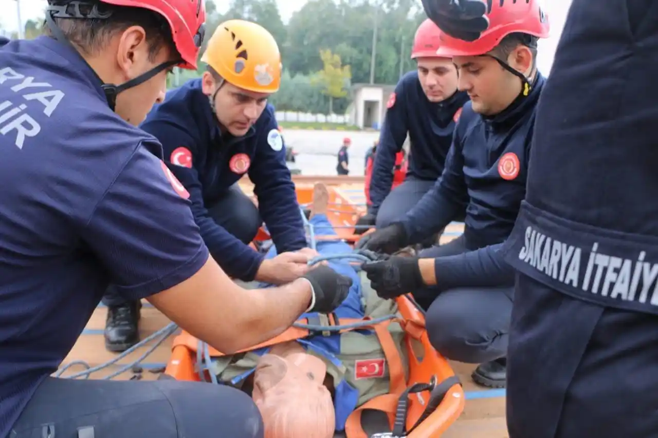 Büyükşehir’in kurtarma timleri eğitimlerini sürdürüyor