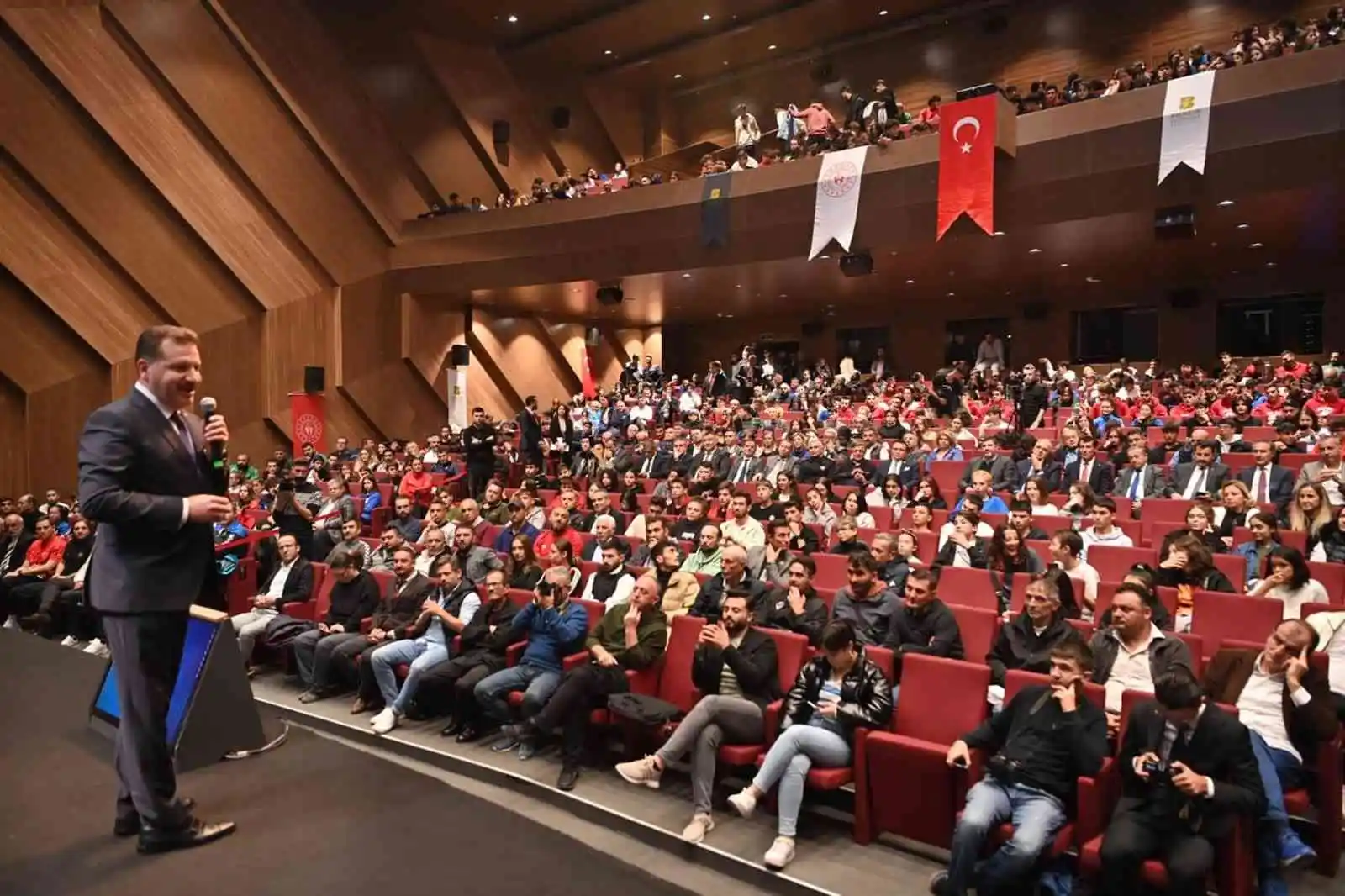 Büyükşehir Mahalle Ligi turnuvasıyla 40 bin çocuğa ulaşacak
