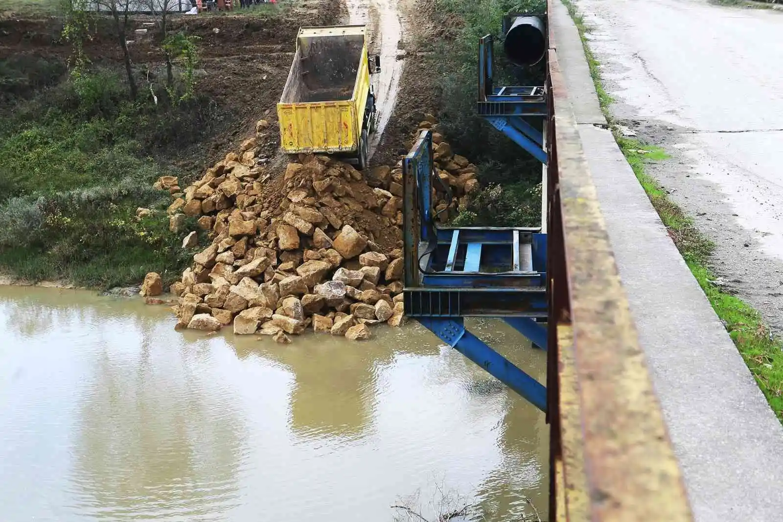 Büyükşehir, Mollaköy Köprüsü’nde çalışmalara başladı
