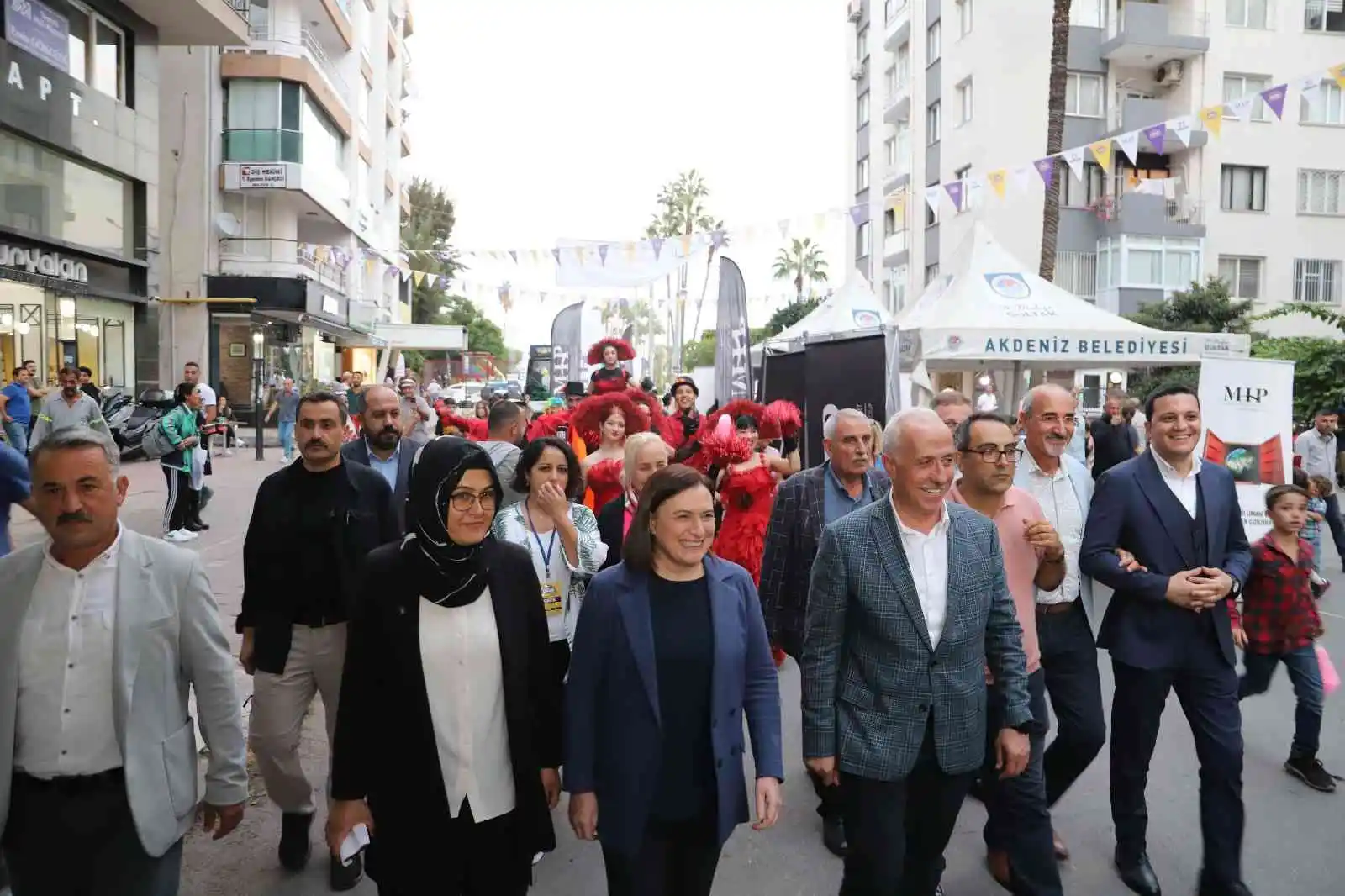 Çamlıbel Sokak Şenliği, renkli görüntülerle başladı