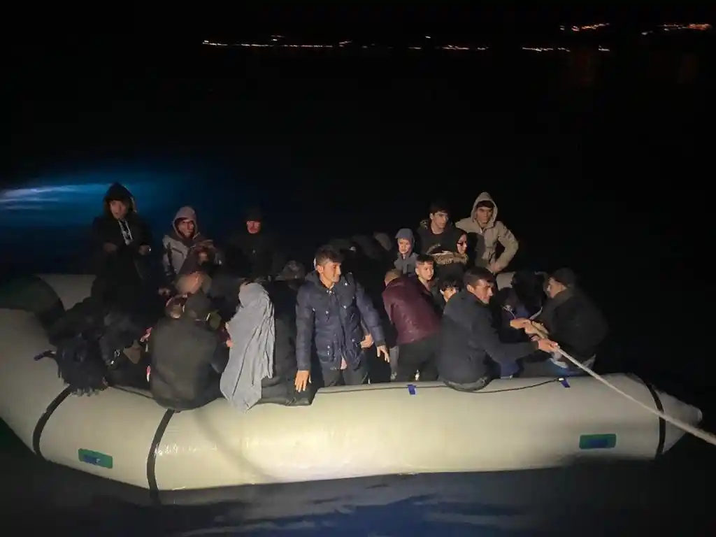 Çanakkale'de 28 düzensiz göçmen kurtarıldı