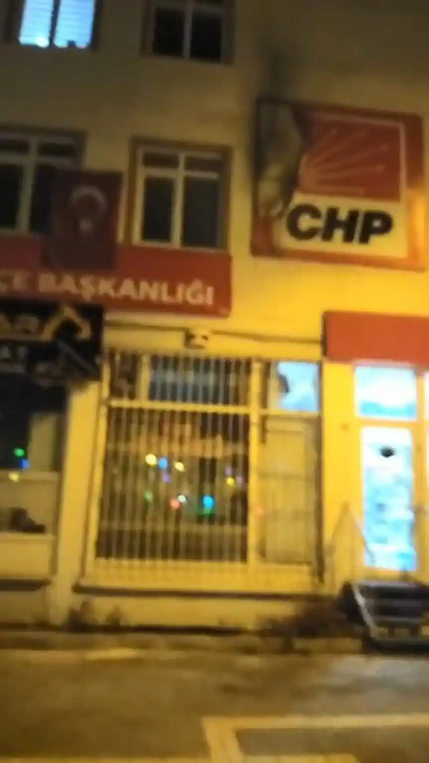 Çankırı'da CHP ilçe başkanlığının bulunduğu binaya molotofkokteyli saldırı
