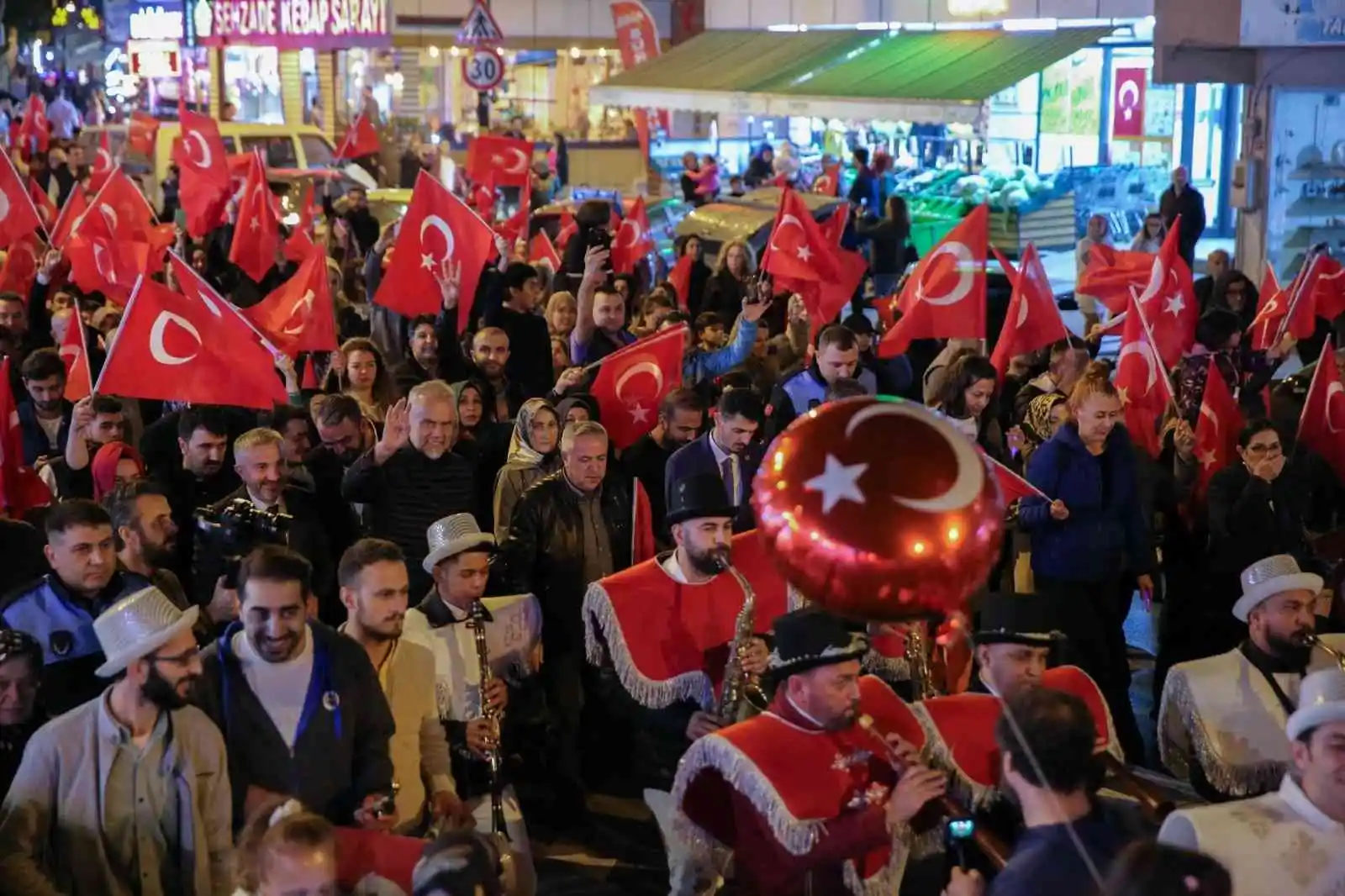 Çekmeköy’de 29 Ekim Cumhuriyet Bayramı coşku ile kutlandı
