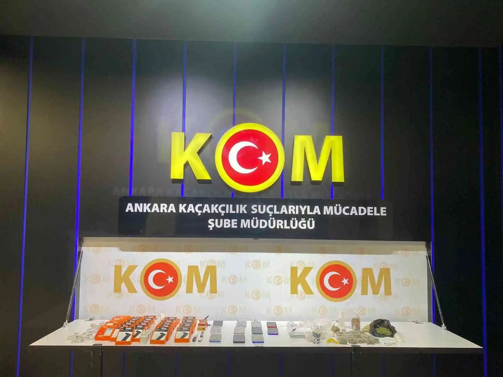 Cep telefonu kaçakçıları zehir taciri çıktı: 10 gözaltı
