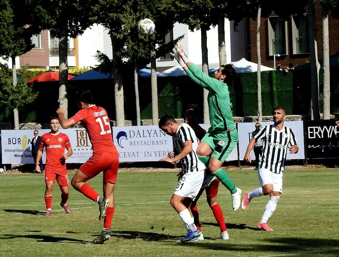 Çeşme Belediyespor, kendi sahasındaki ilk maçında 3 puan aldı
