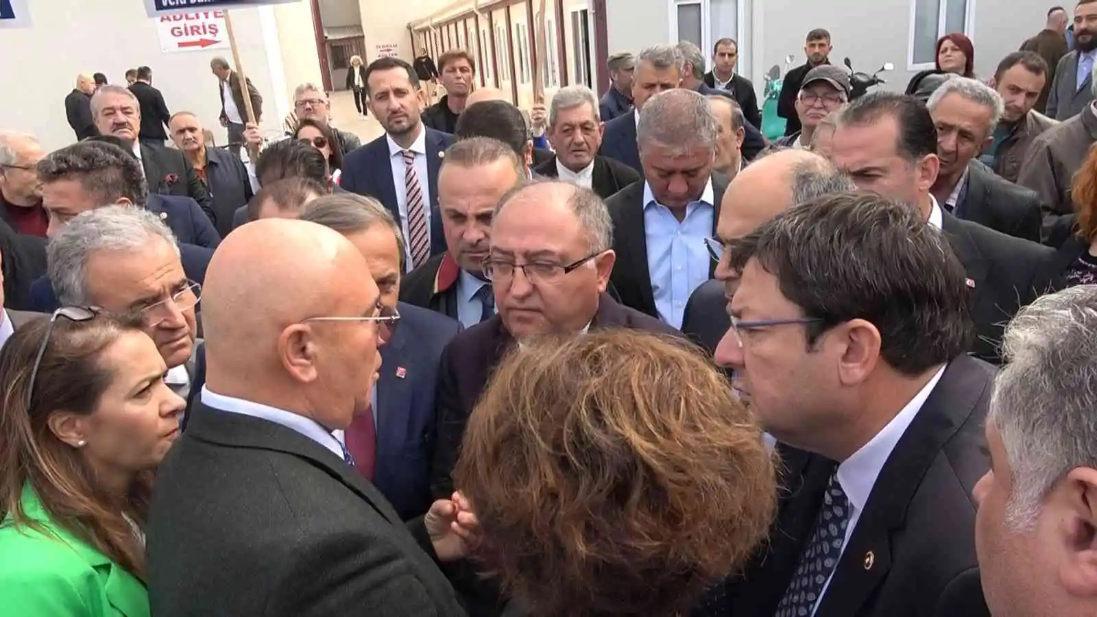 CHP’li vekil mahkemeye hakaret etti
