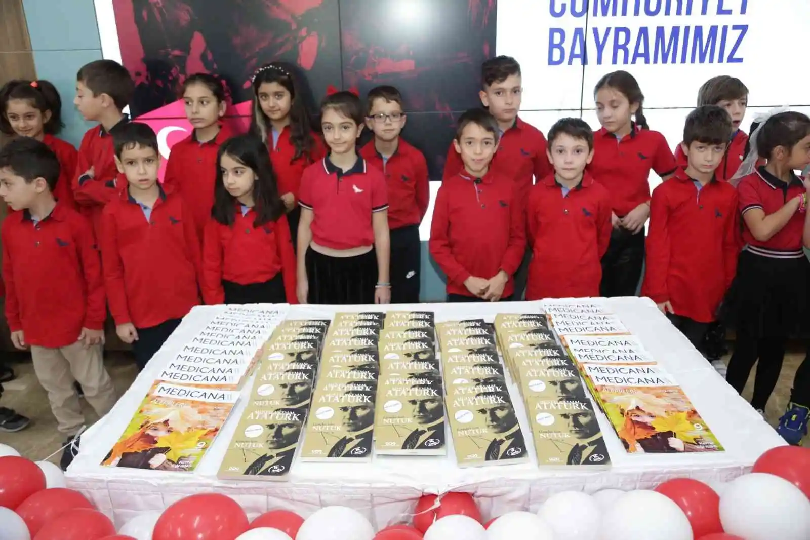 “Çocukların Gözünden Cumhuriyet” resim sergisi açıldı