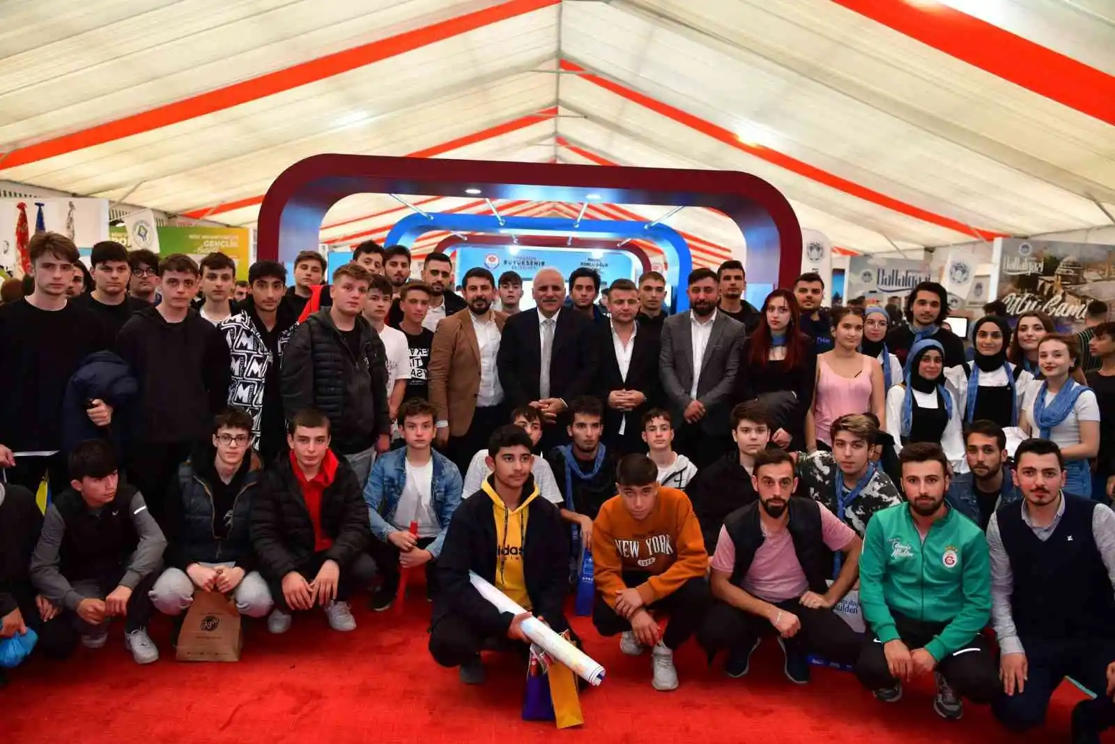 Cumhurbaşkanı Erdoğan'dan Başkan Zorluoğlu'na ödül
