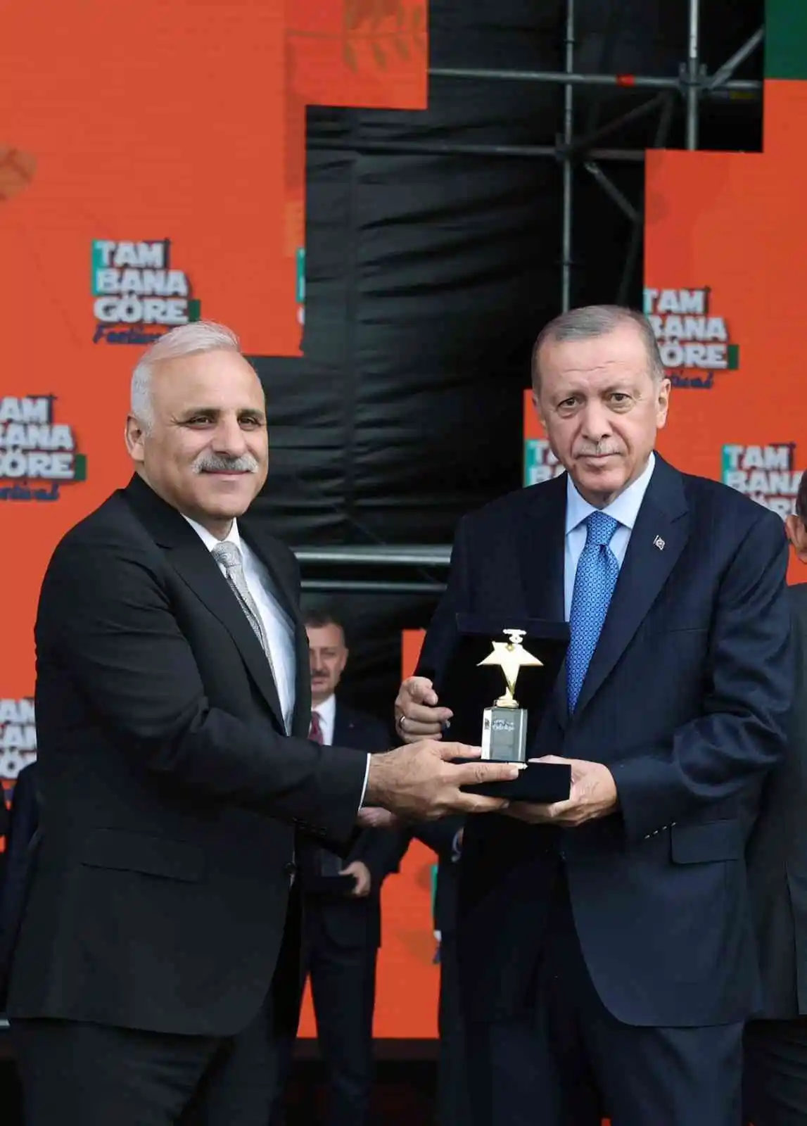 Cumhurbaşkanı Erdoğan’dan Başkan Zorluoğlu’na ödül
