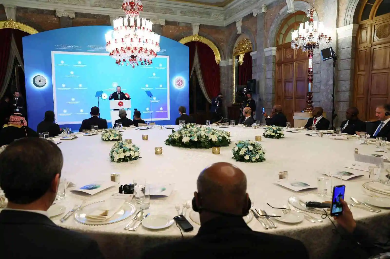 Cumhurbaşkanı Erdoğan: “Lafarge teröre destek veren en önemli kurumlardan bir tanesi olarak her şeyiyle açığa çıktı”