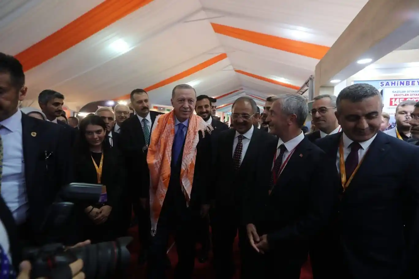 Cumhurbaşkanı Erdoğan Şahinbey standını ziyaret etti