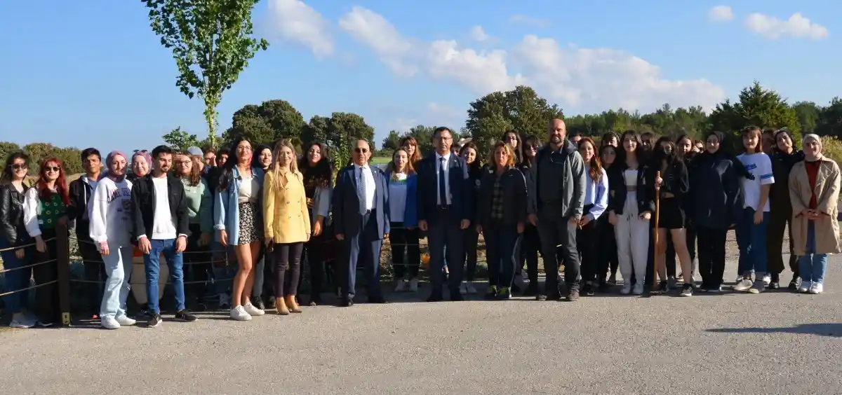 Cumhuriyet Bayramı nedeniyle lale dikimi etkinliği gerçekleşti