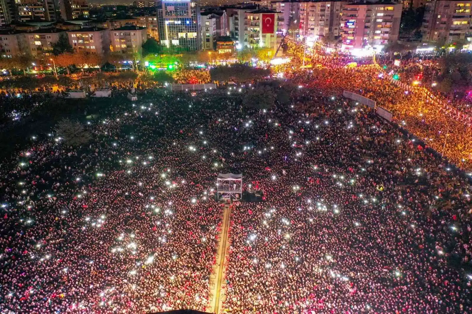 Cumhuriyet'in 99. yılı Nilüfer'de coşkuyla kutlandı
