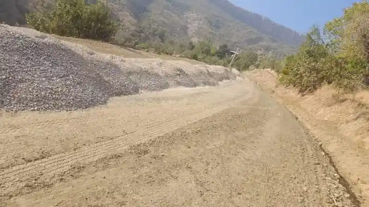 Derecik’te yol yapım çalışmalarına hız verildi