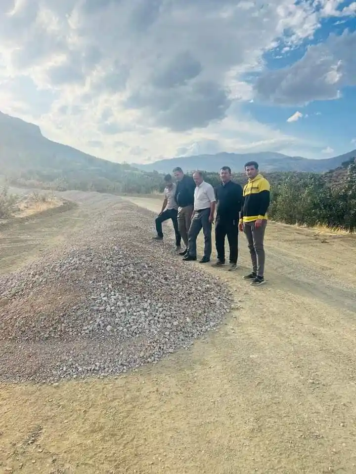 Derecik’te yol yapım çalışmalarına hız verildi