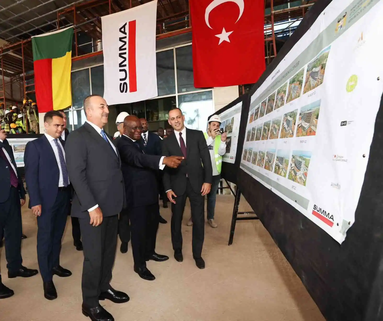 Dışişleri Bakanı Çavuşoğlu, Benin’de Türk şirketinin inşa ettiği otelin şantiyesini ziyaret etti