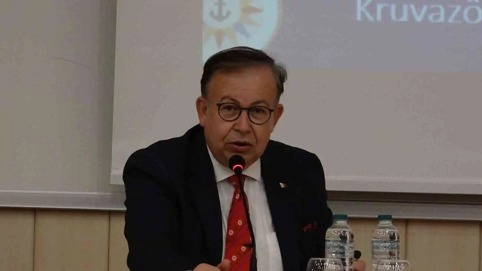 Doç. Dr. Cihat Yaycı: "Yunanistan'ın karasularını 1 mil arttırmasına izin vermemeliyiz"