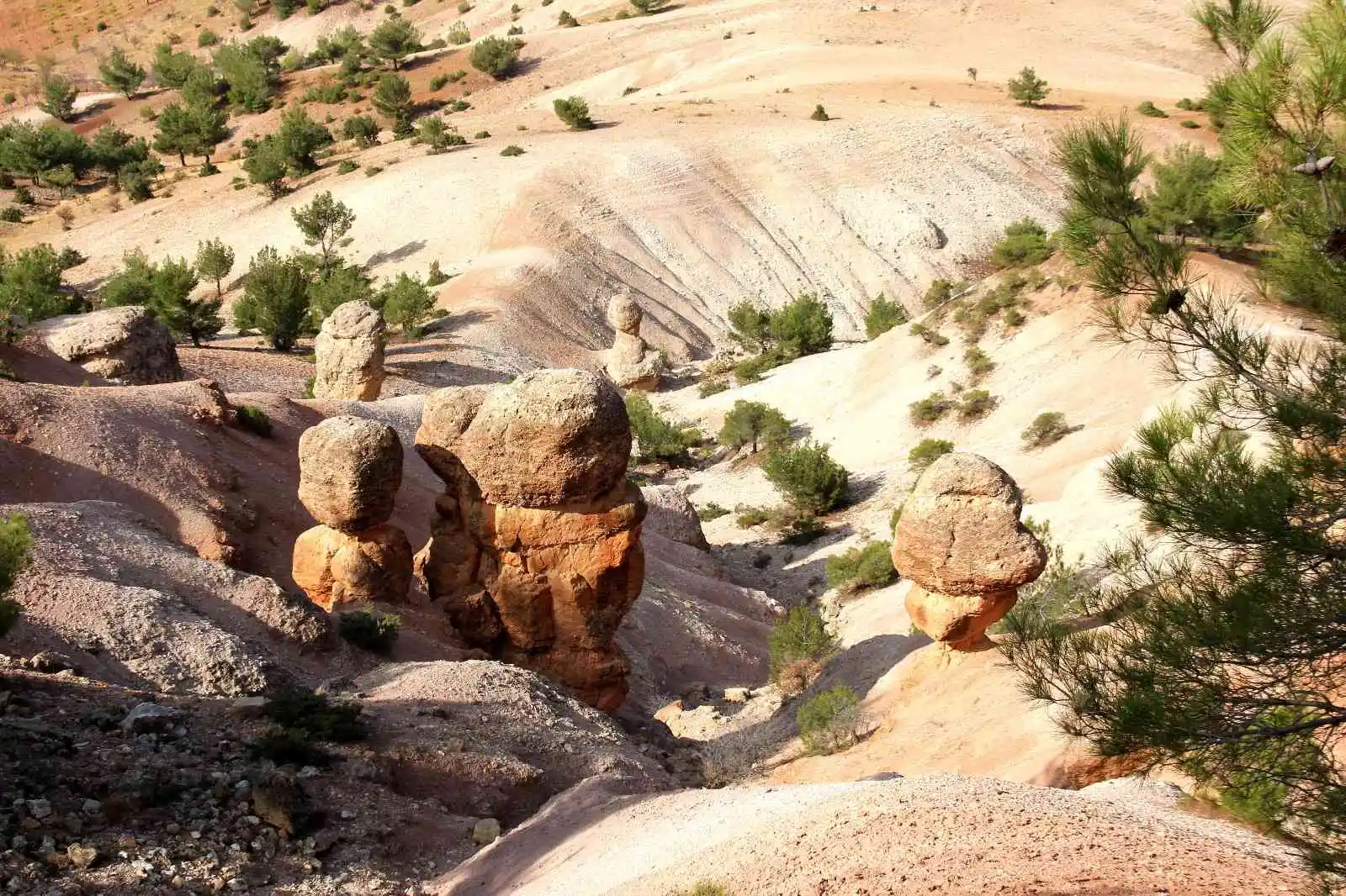 Doğa harikası ‘Kale Peri Bacaları’ turizme kazandırılmak isteniyor
