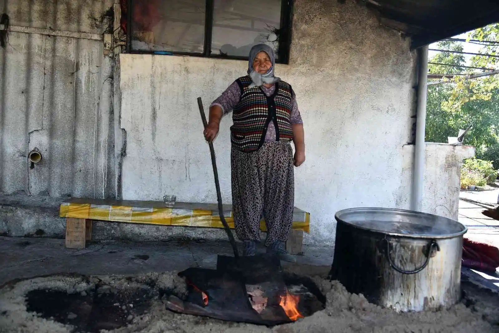 Doğal şehirde halka açık pekmez ocağı