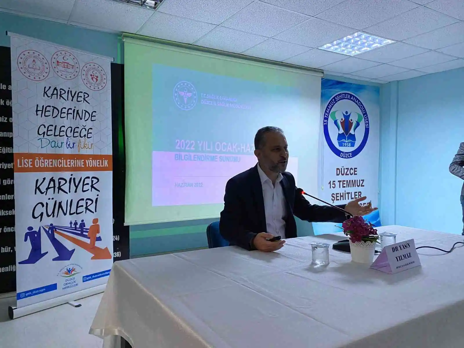 Dr. Yılmaz öğrencilere tecrübelerini paylaştı