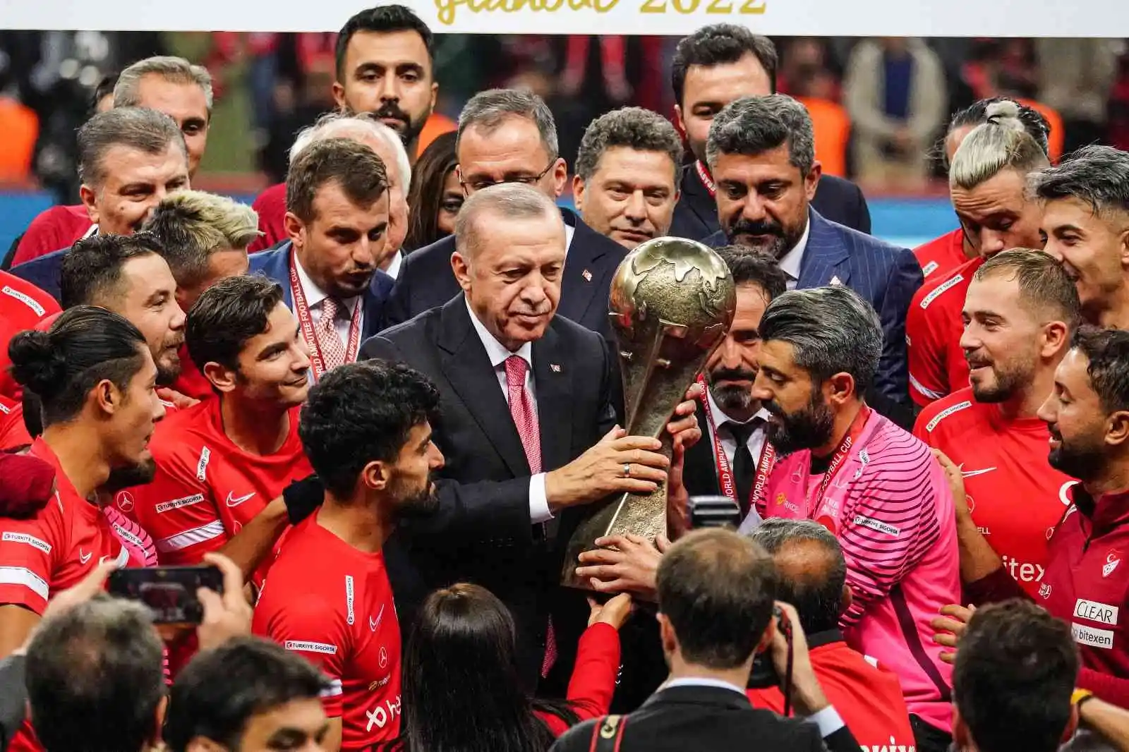 Dünya Kupası, Ampute Futbol Milli Takımı’nın ellerinde yükseldi
