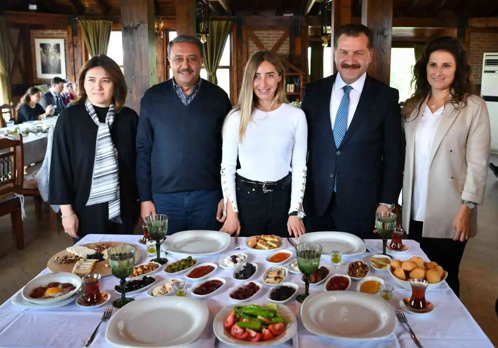 Dünya rekortmeni, Balıkesir kahvaltısıyla tanıştı