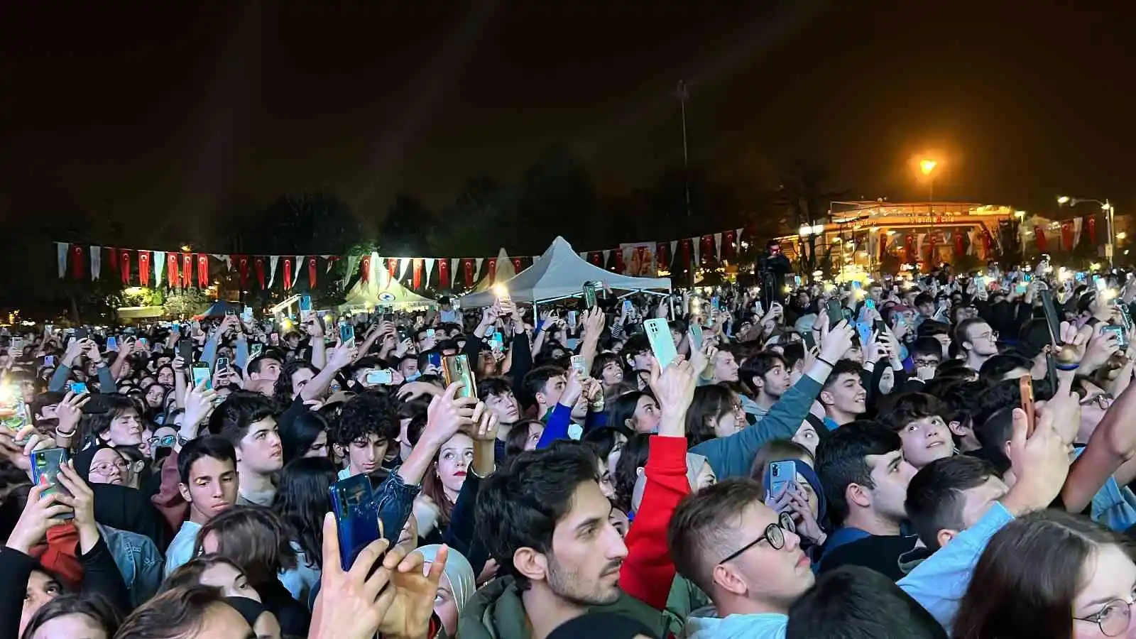 Düzce Gençlik Günleri başladı, ünlü grup Manga Düzcelileri coşturdu