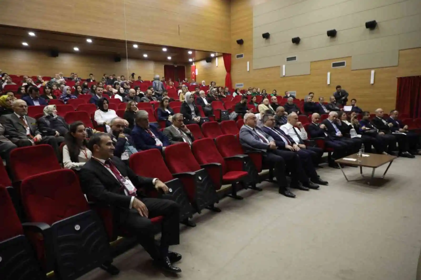 Düzce şehir kimliği ve sosyal bütünleşme sempozyumu başladı