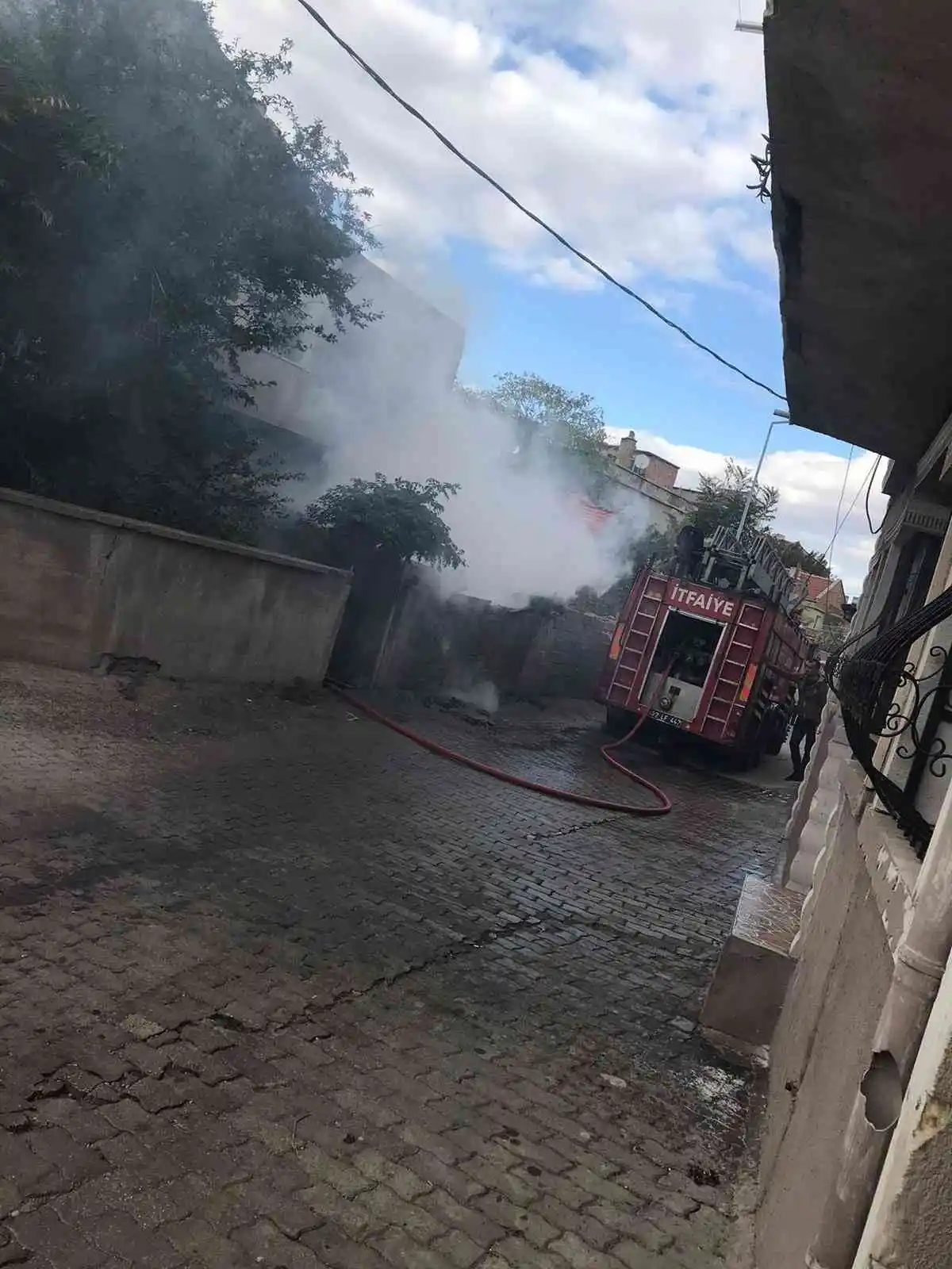 Edirne’de kullanılmayan evin kömürlüğünde yangın çıktı
