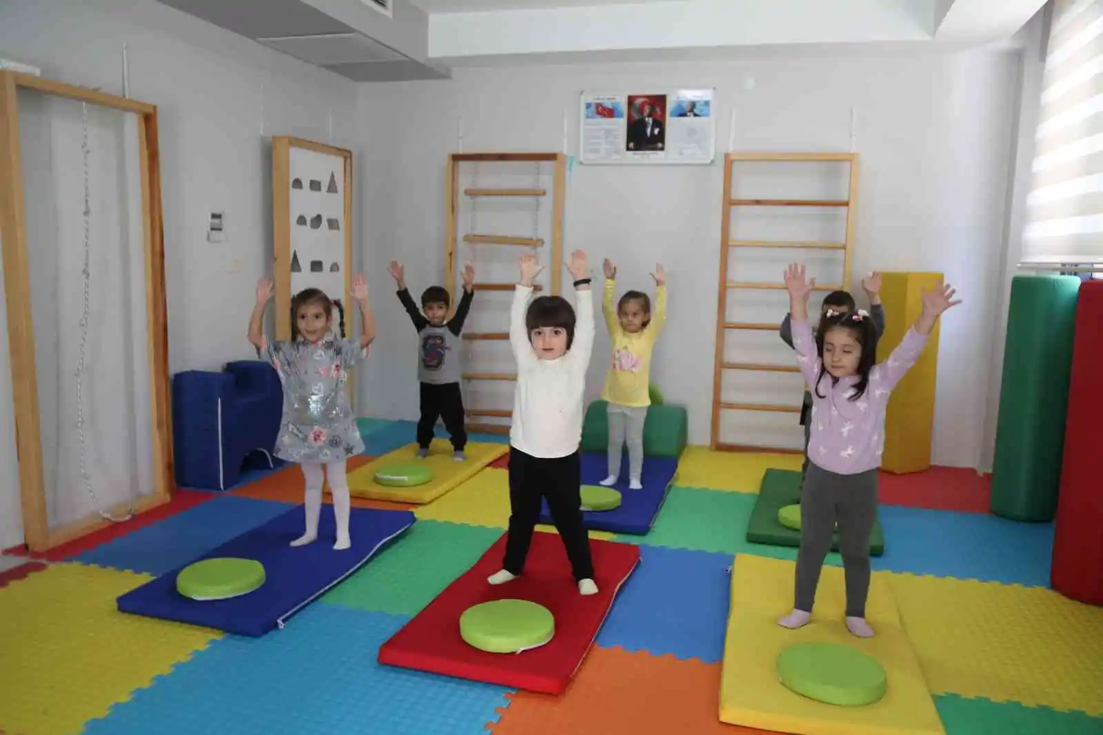 Efeler’in minikleri beden eğitimi ve spor dersine başladı