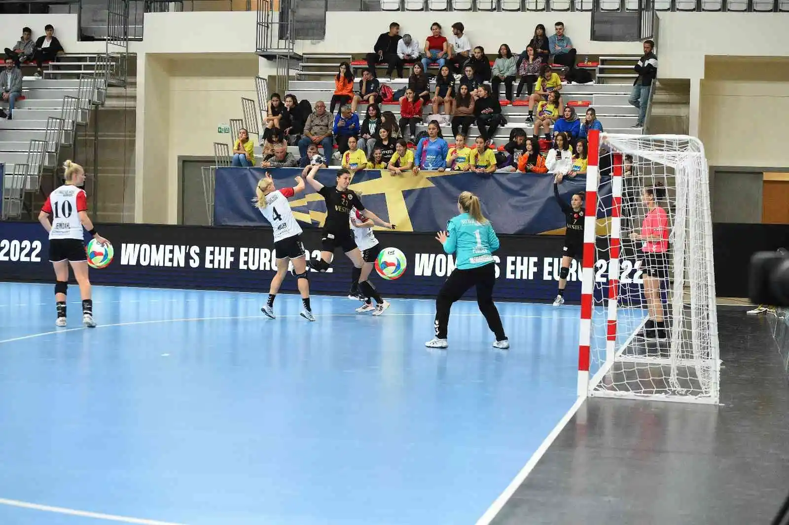 EHF Şampiyonlar Ligi: Kastamonu Belediyespor - Team Esbjerg: 27-43
